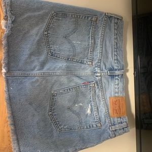 Levi’s Denim Skirt! Size 27